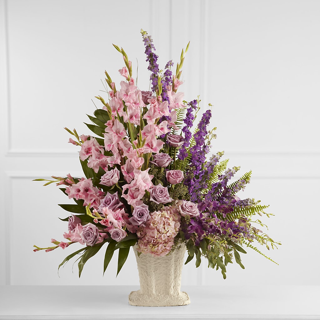 Flowing Garden Arrangement – Dynamic Flowers Of Royal Oak, Royal Oak MI