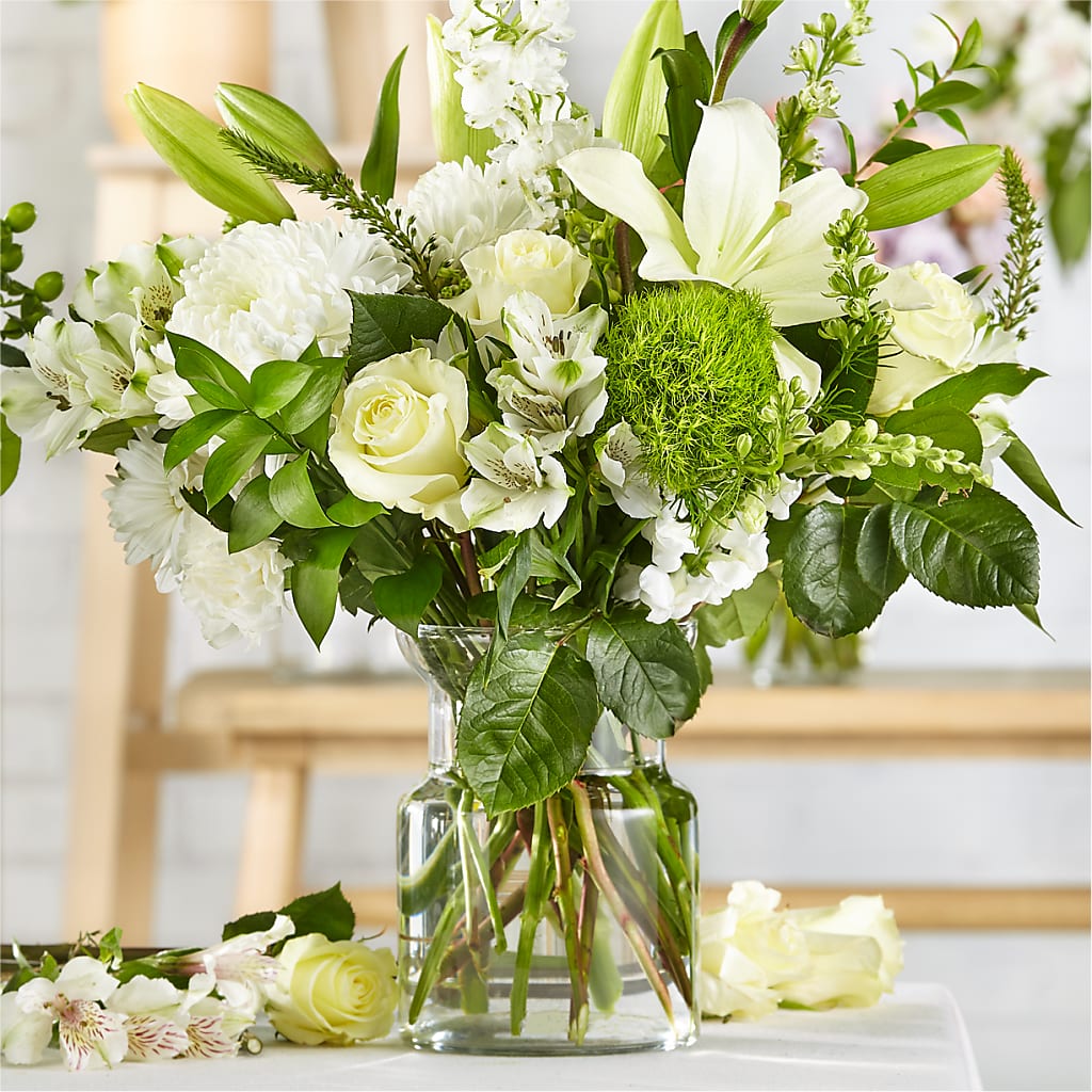 Classic Ivory – A Florist Original – Dynamic Flowers Of Royal Oak, Royal Oak MI