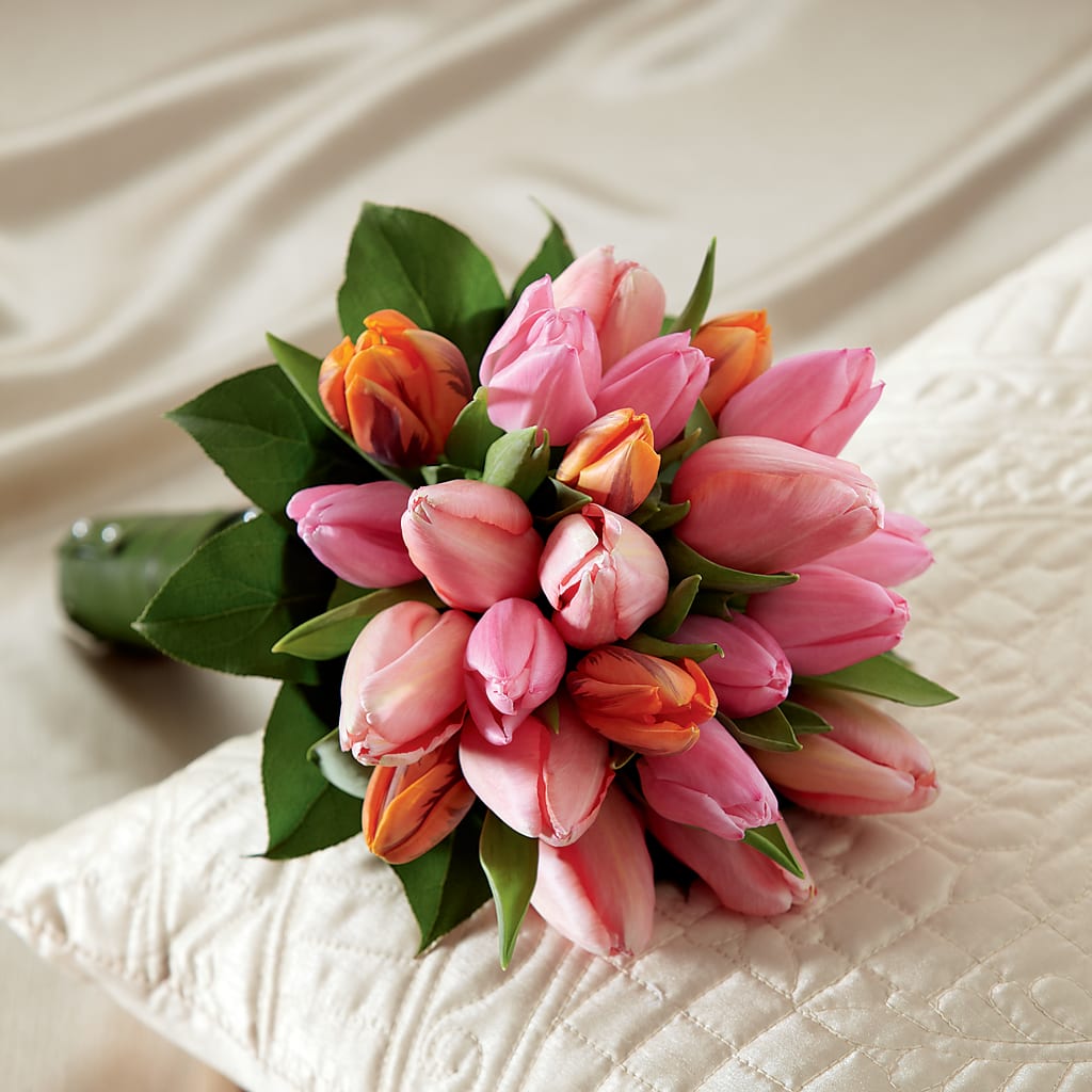 Embraceable Bouquet – Dynamic Flowers Of Royal Oak, Royal Oak MI