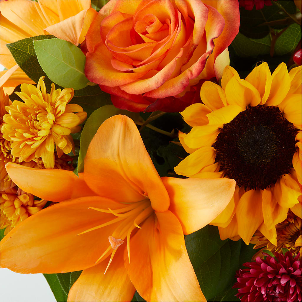 Grateful Centerpiece –  Dynamic Flowers Of Royal Oak, Royal Oak MI